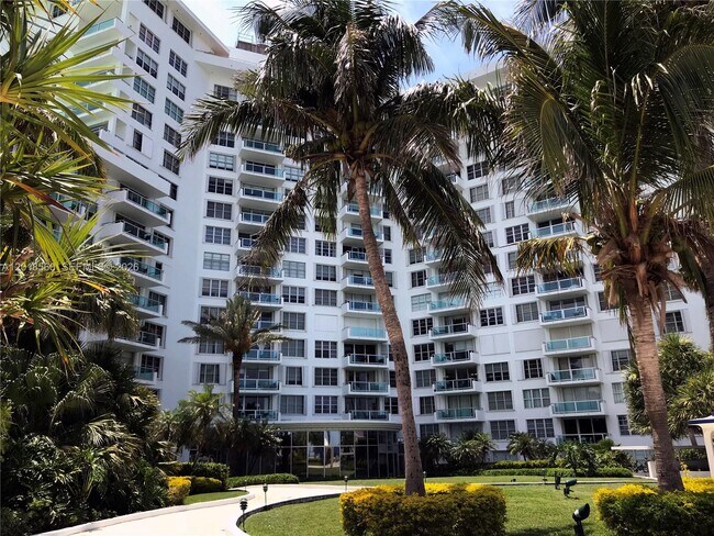 Building Photo - 5151 Collins Ave
