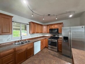 Building Photo - Beautifully remodeled Home in NE Anchorage
