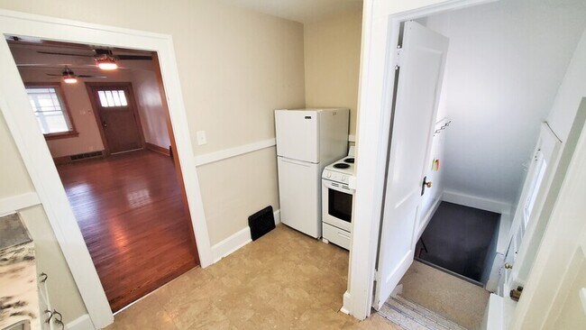 Building Photo - 1032 Maplewood Dr NE