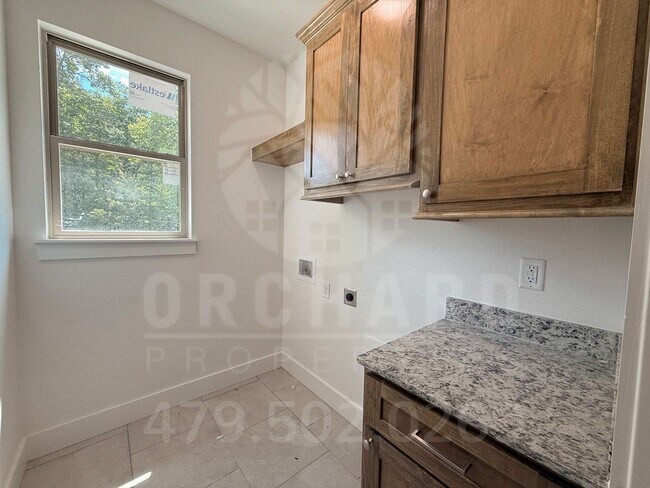 Building Photo - Bella Vista Single-Family Home- 2 Bed/ 2 Bath - Well-Crafted Camden Plan