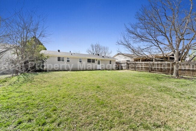 Building Photo - 2801 Plaza St