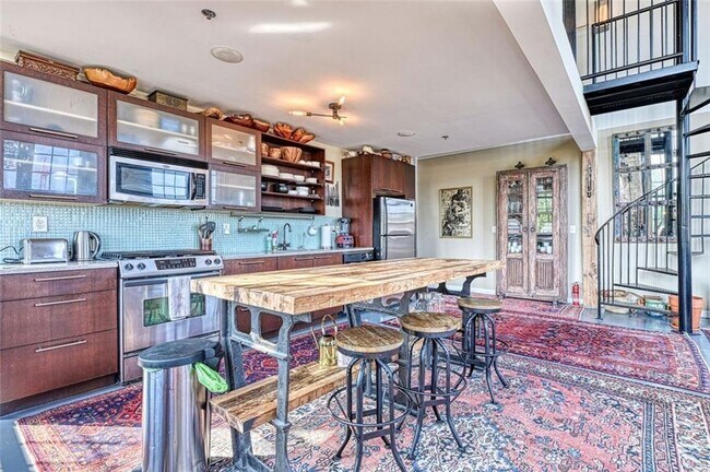 Building Photo - 170 Boulevard SE