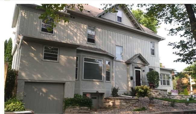 Building Photo - 2514 Girard Ave S