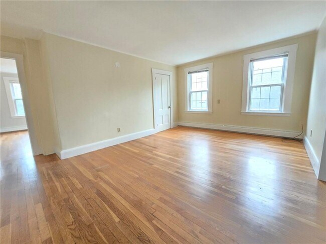 Building Photo - 186 Beach St