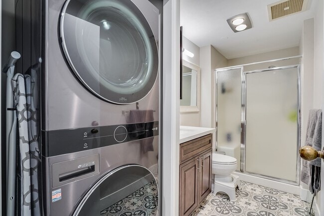 Building Photo - Beautiful 2 Bed, 2 Bath Rental Condo in Portland Goose Hollow neighborhood!