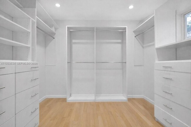 Building Photo - 11890 SW 72nd Pl