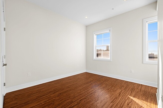 Building Photo - 6200 Hudson Ave