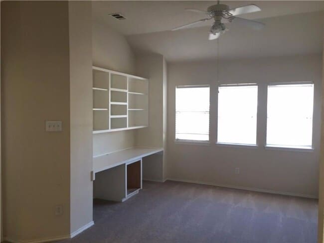 Building Photo - Great House in Aubrey!