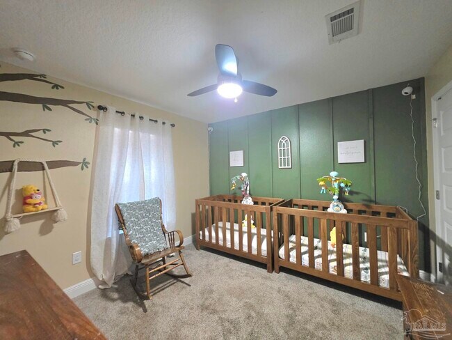 Building Photo - 826 Smiley Cir