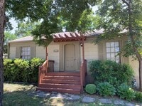 Building Photo - 3bed/1bath House - Two Blocks from Campus