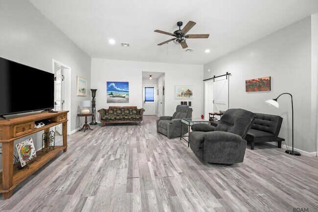Building Photo - 32027 Pats Ln