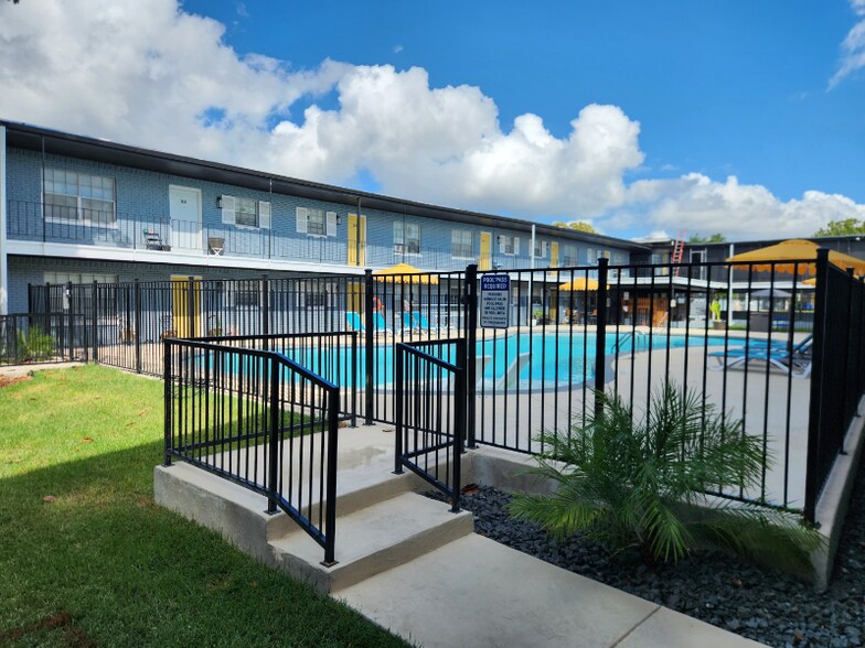 Building Photo - 123 E Rampart Dr