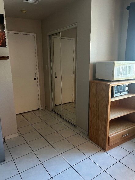 Building Photo - 2631 W Ave 31