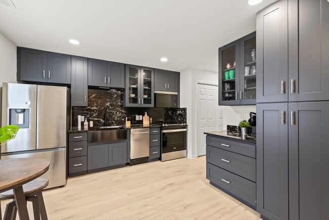 Building Photo - Newly Remodeled Townhome in Fourth Ward – ...