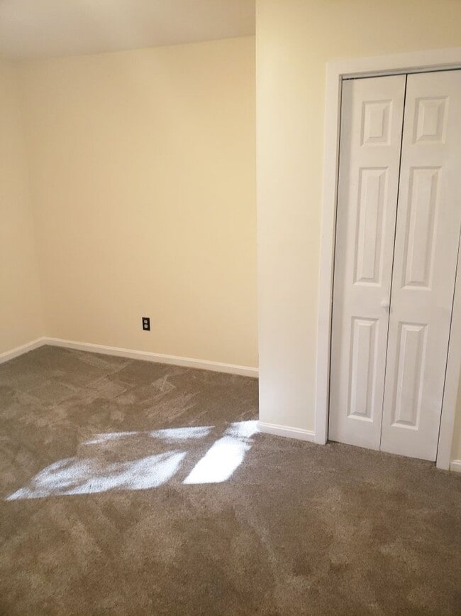 Building Photo - 1297 FRYE'S GROVE Ln