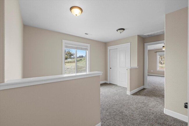 Building Photo - 4375 Vista Pointe Dr