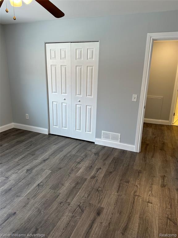 Building Photo - 653 E Fox Hills Dr