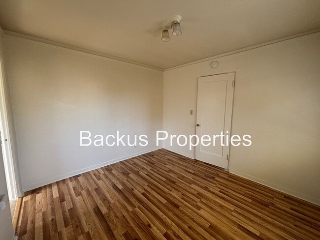 Building Photo - 247 Geil St