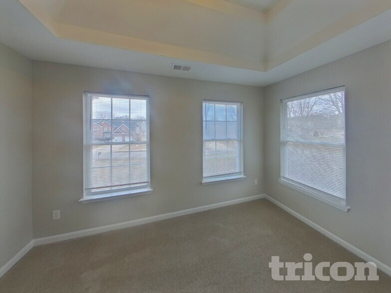 Building Photo - 212 Blue Grass Terrace