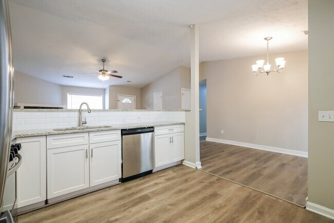 Building Photo - 5175 Sugar Crest Dr