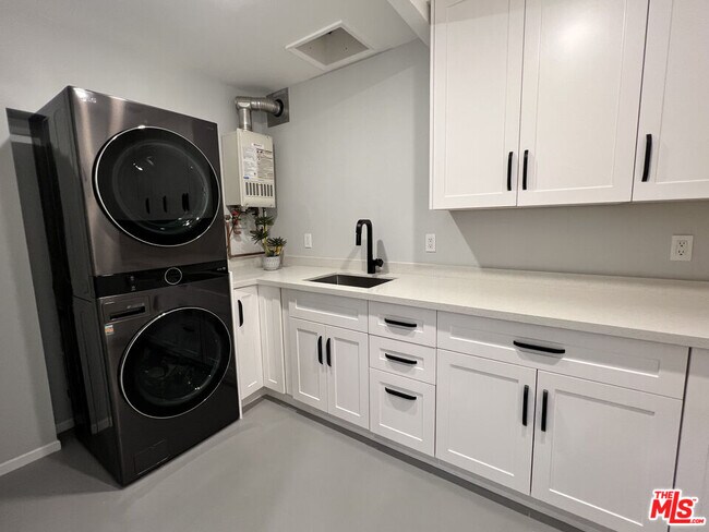 Building Photo - 390 N Baldwin Ave