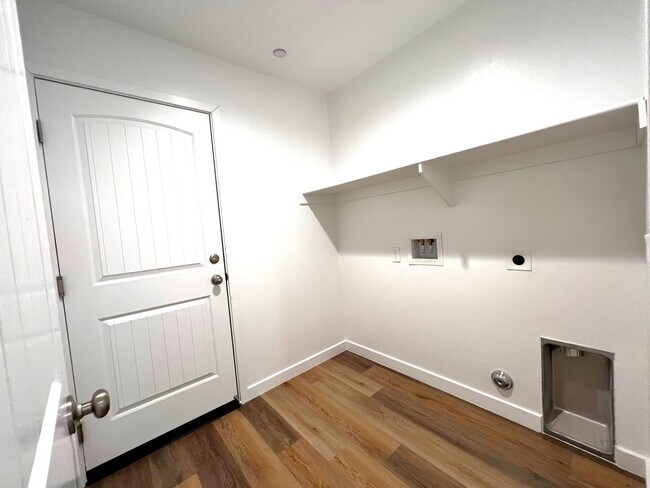 Building Photo - 7409 Millers Pt Ln