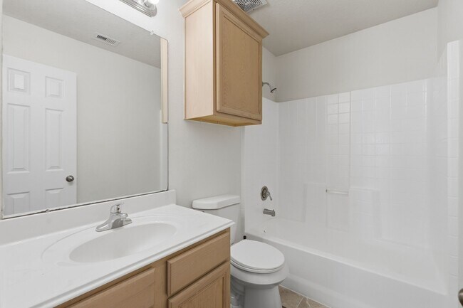 Building Photo - 1004 Oak Glen Dr
