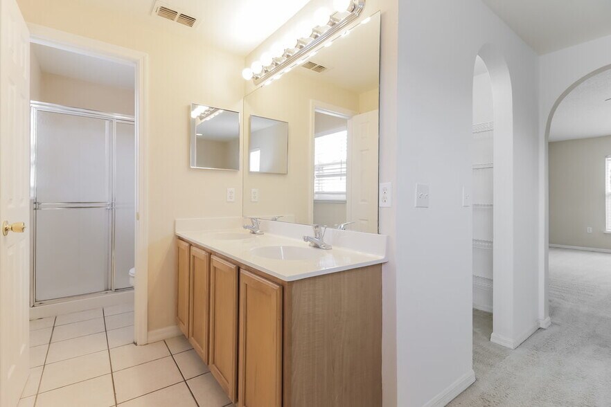 Building Photo - 12466 Woodbury Cove Dr