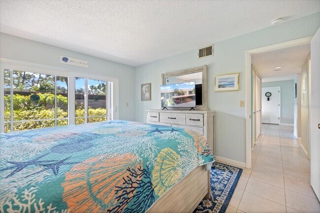 Building Photo - 634 Bird Bay Dr E