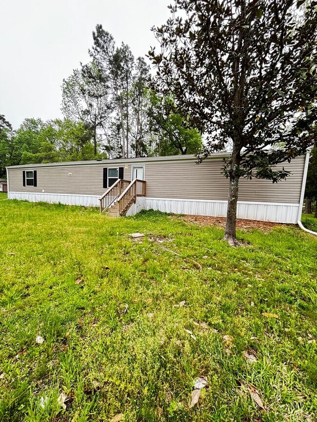 Building Photo - 300 Cherokee Ln
