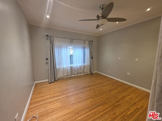 Building Photo - 939 S Ogden Dr