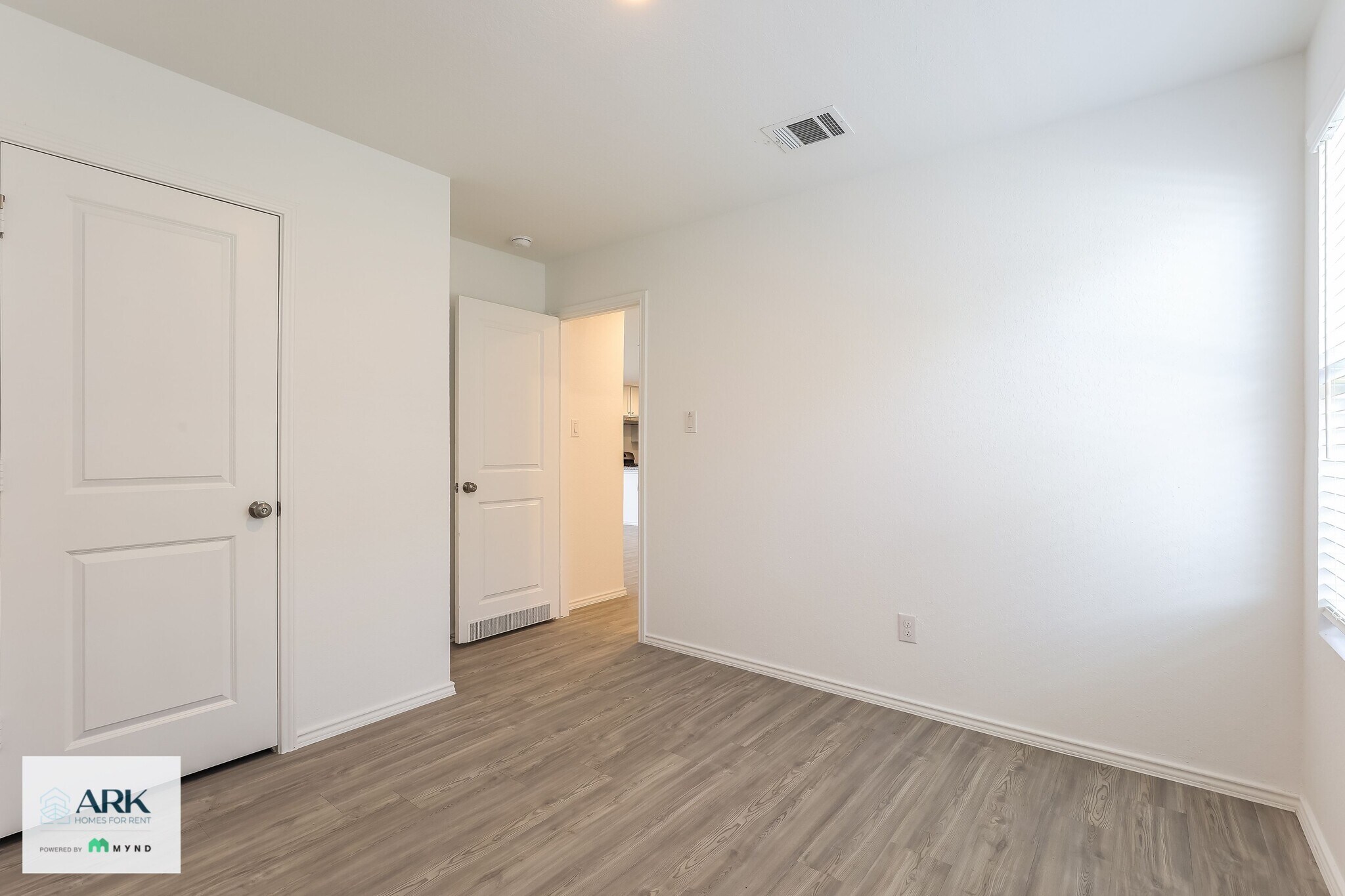 Building Photo - 2807 Gustavo Dr