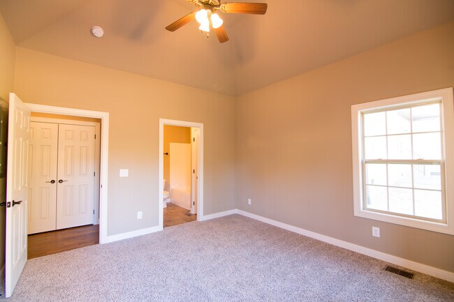 Building Photo - 374 Big Station Camp Blvd