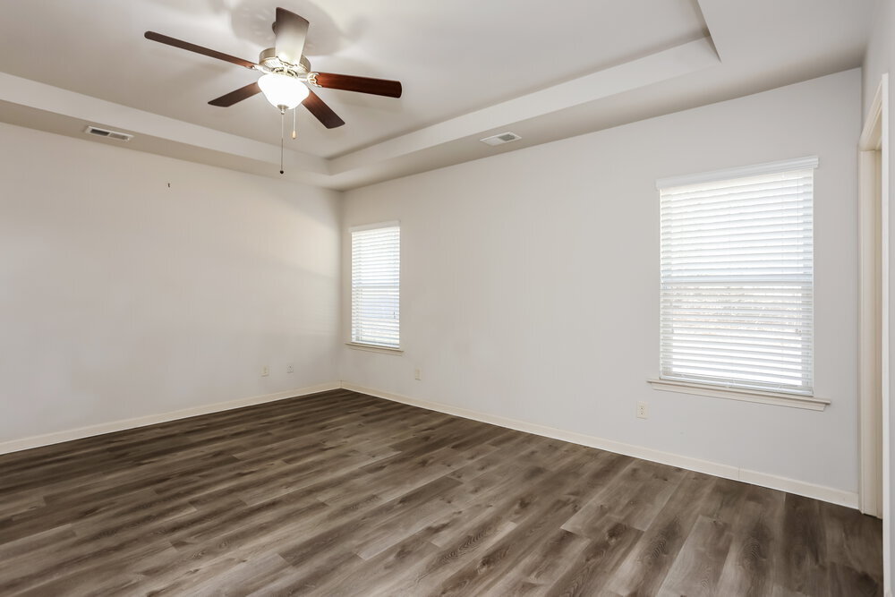 Building Photo - 313 Lara Ln