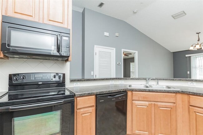 Building Photo - 6723 Breezy Palm Dr