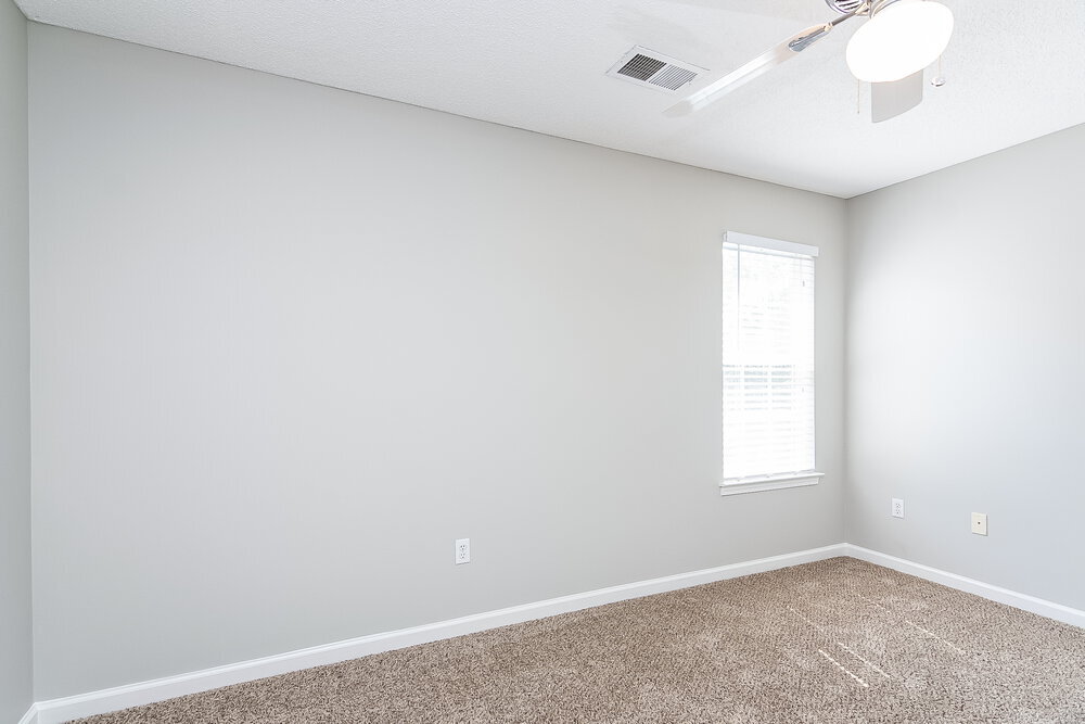 Building Photo - 9761 Dogwood Ct W