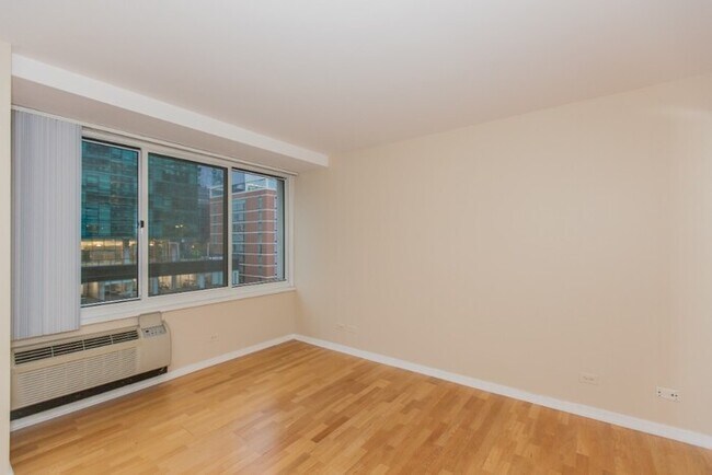 Building Photo - 1 Bedroom / 1 Bathroom in The Grand Ohio! ...