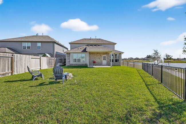 Building Photo - 1601 Darwin Cedar Dr