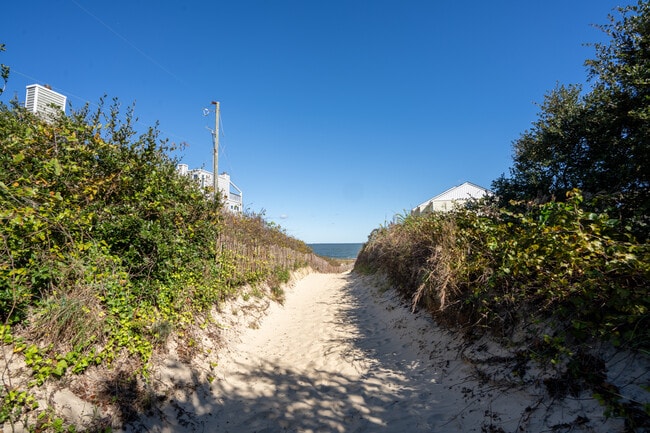 Building Photo - 4467 Ocean View Ave