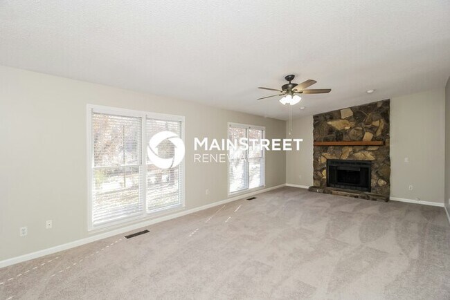 Building Photo - 3 Bedroom Pet-Friendly Home in CARTERSVILLE, GA with Main Street Renewal