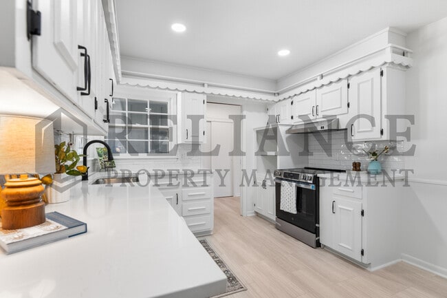 Building Photo - 1126 Farmstead St