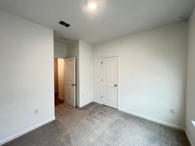 Building Photo - Awesome 3 BD/2BA Home in Beautiful Ocala!!!