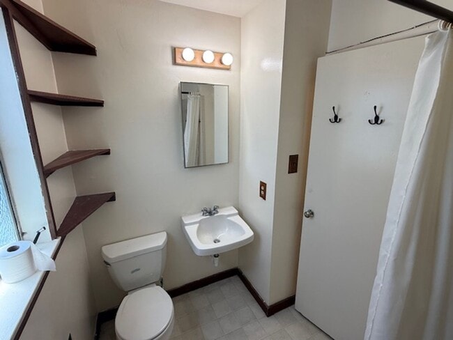 Building Photo - Central Richmond 2-Bedroom Home Near City ...