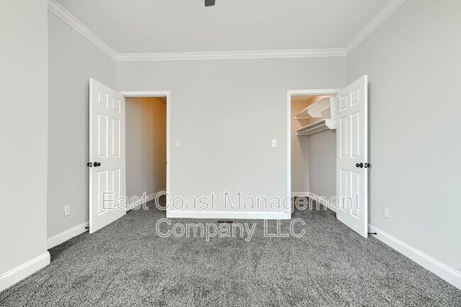 Building Photo - 2116 E Hoffman St