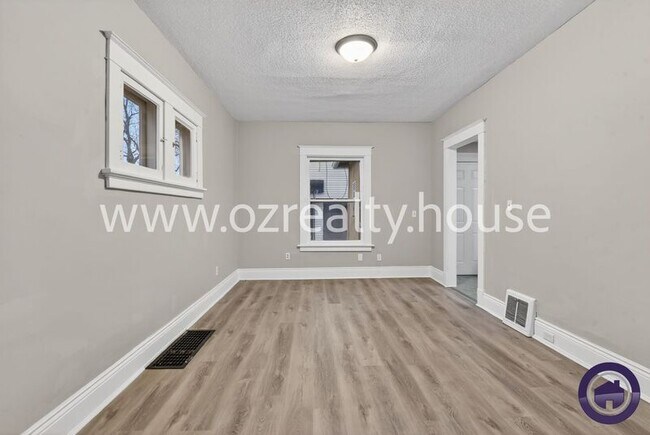 Building Photo - 450 Second St