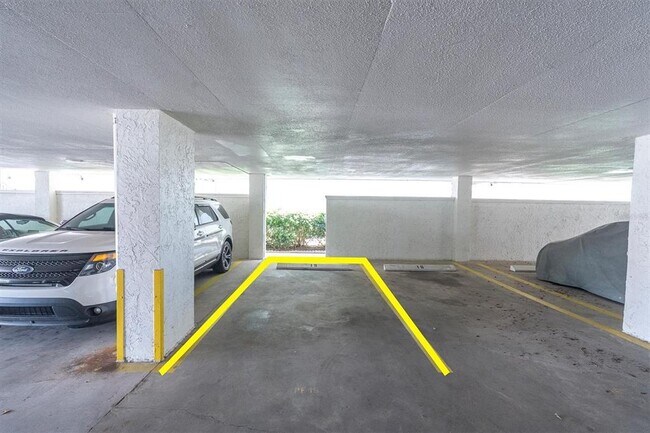 Building Photo - 6210 Sun Blvd