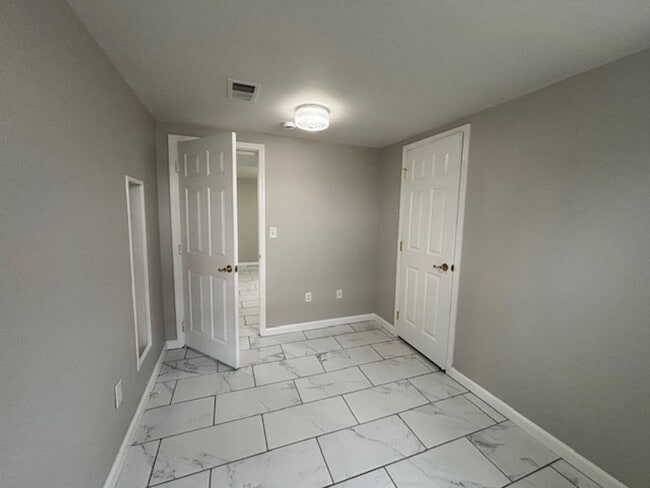 Building Photo - 4 Bedroom 2 Bath House by Frontier Park