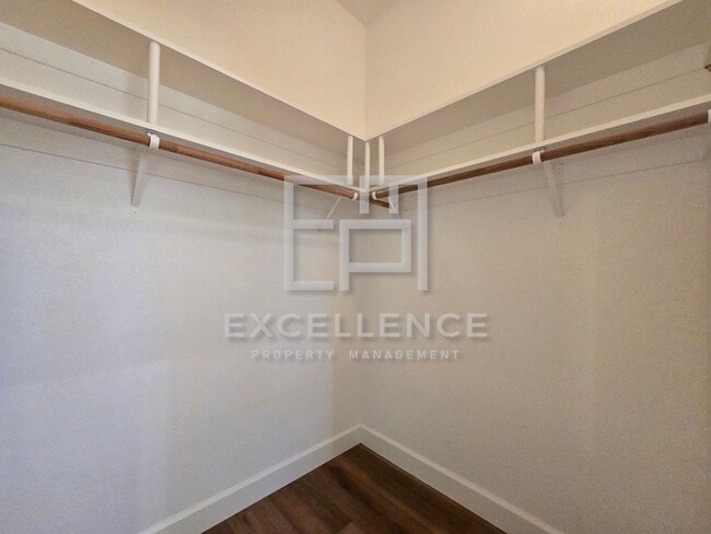 Building Photo - 3/2.5 Home + Office with 2219SF of Beautif...