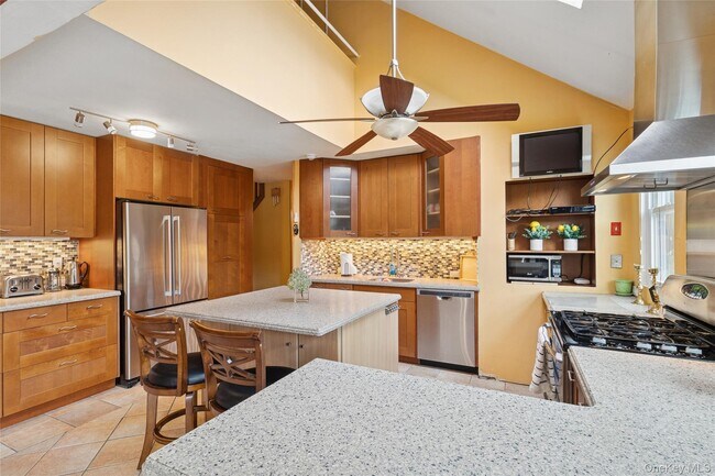 Building Photo - 3 Meadowgrass Ln