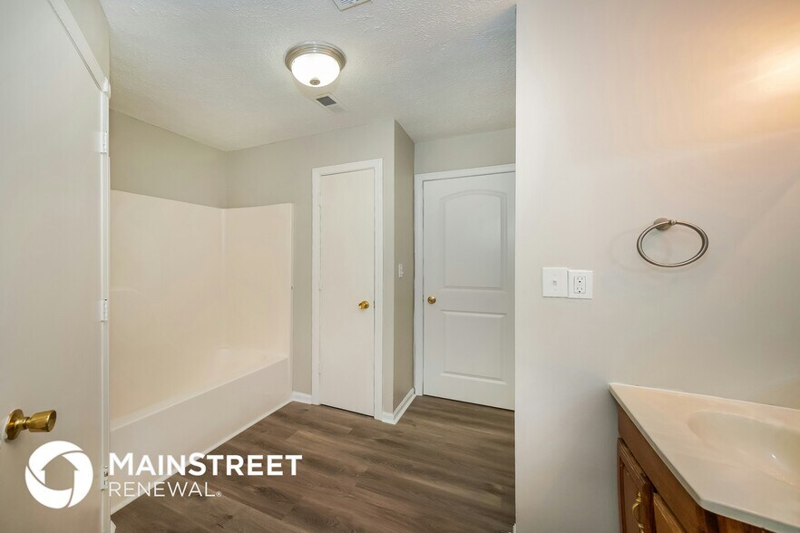 Building Photo - 51 Sunset Mnr Dr